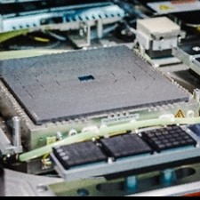 Прецизионная термокомпрессия и совмещение кристаллов. 